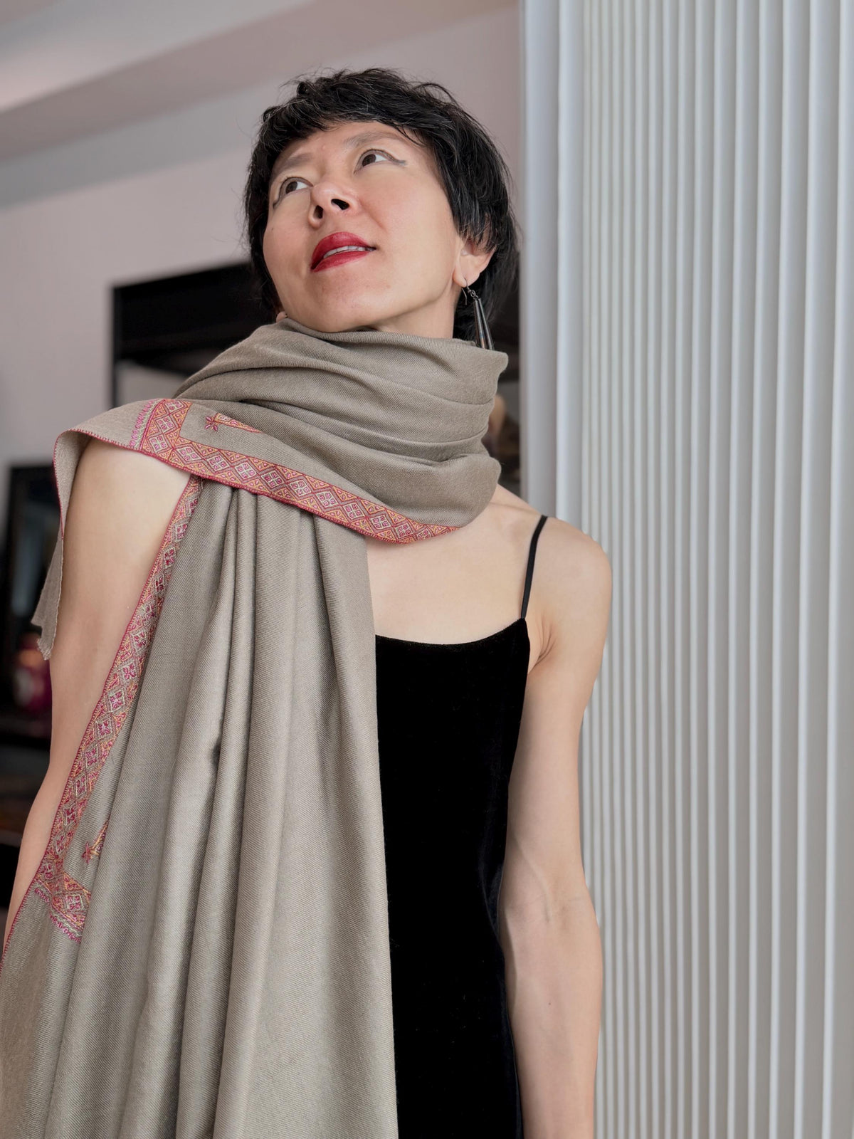 Gent’s Elephant Gray Hashia Embroidered Pashmina Shawl with Classic Design Details