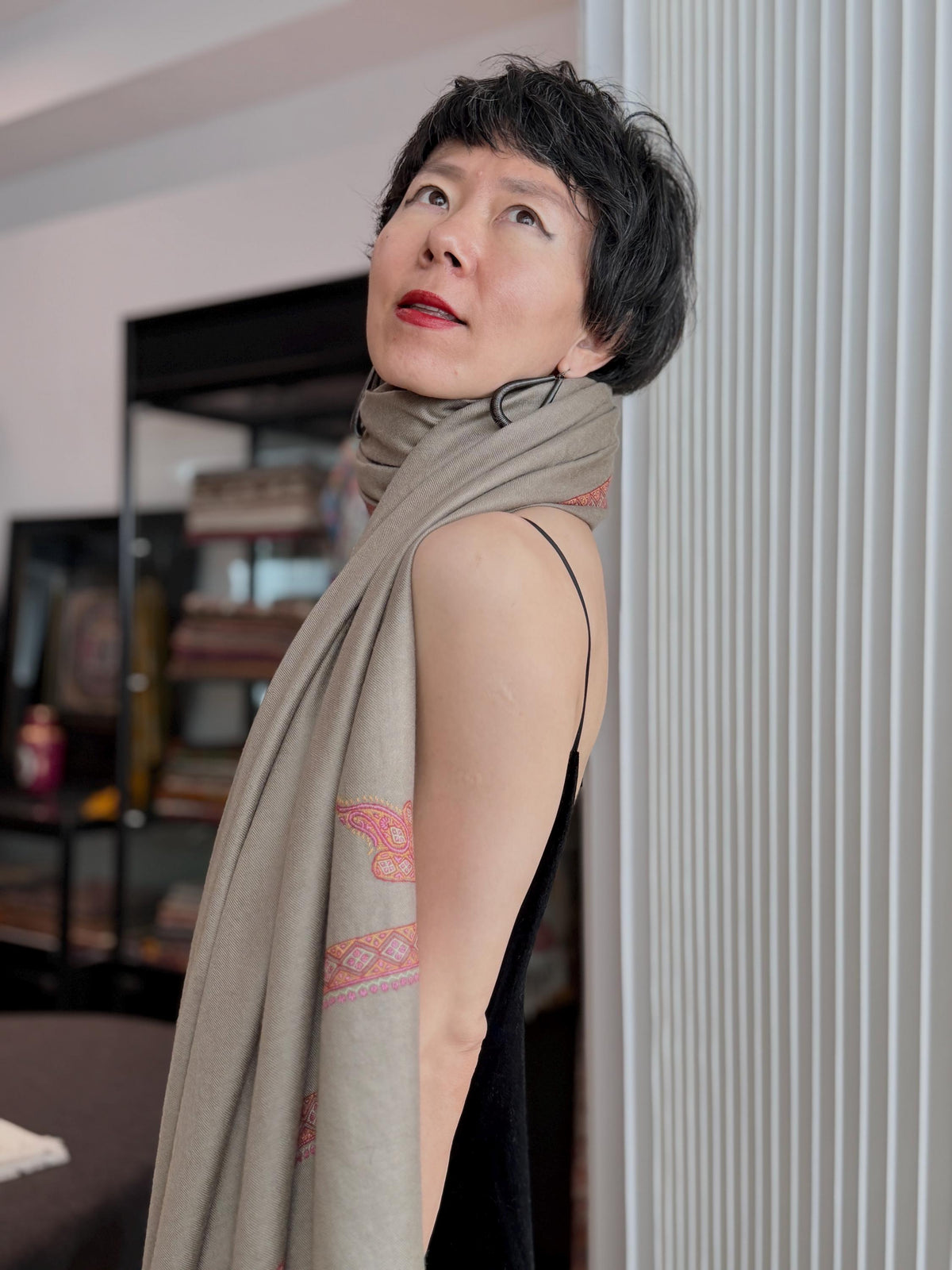 Gent’s Elephant Gray Hashia Embroidered Pashmina Shawl with Classic Design Details