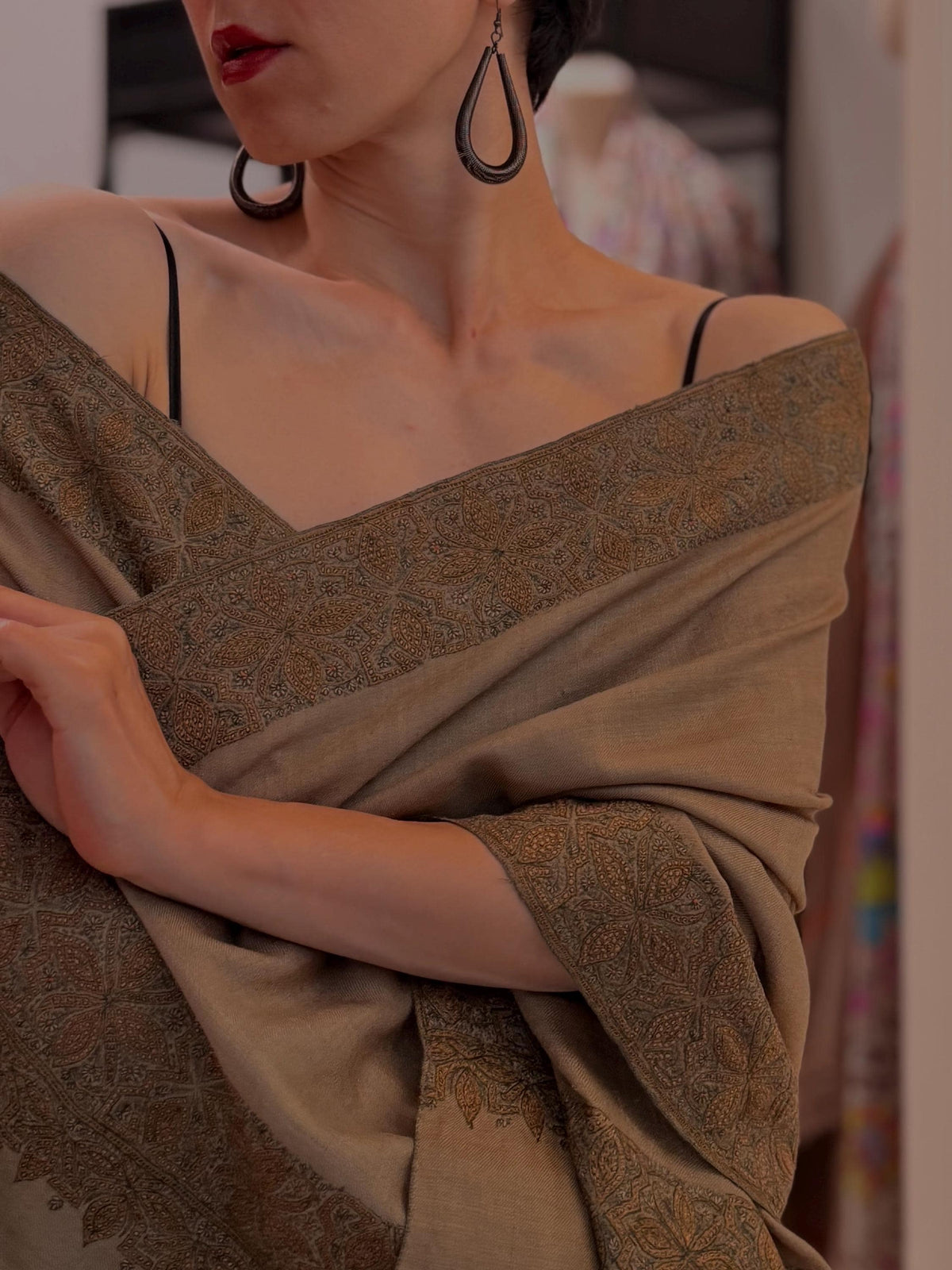 Vintage Natural Dhoor Silk Embroidered Pashmina Shawl with Exquisite Design Details