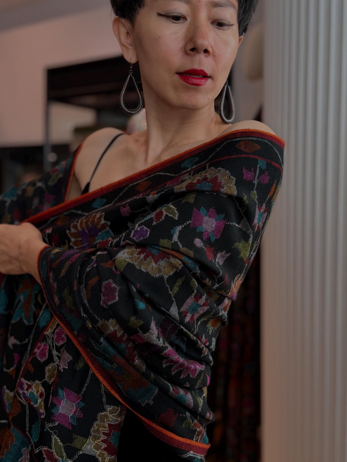 Black Floral Kani Pashmina Shawl with Intricate Designs