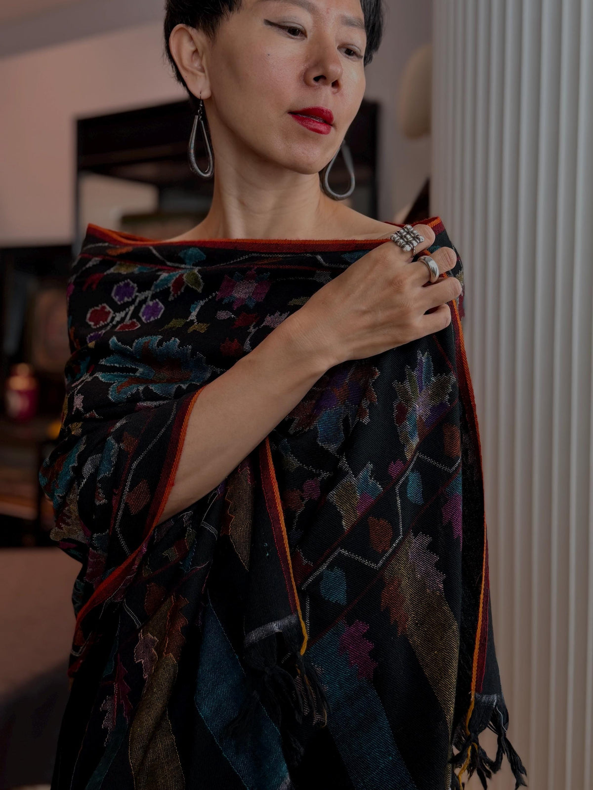 Black Floral Kani Pashmina Shawl with Intricate Designs