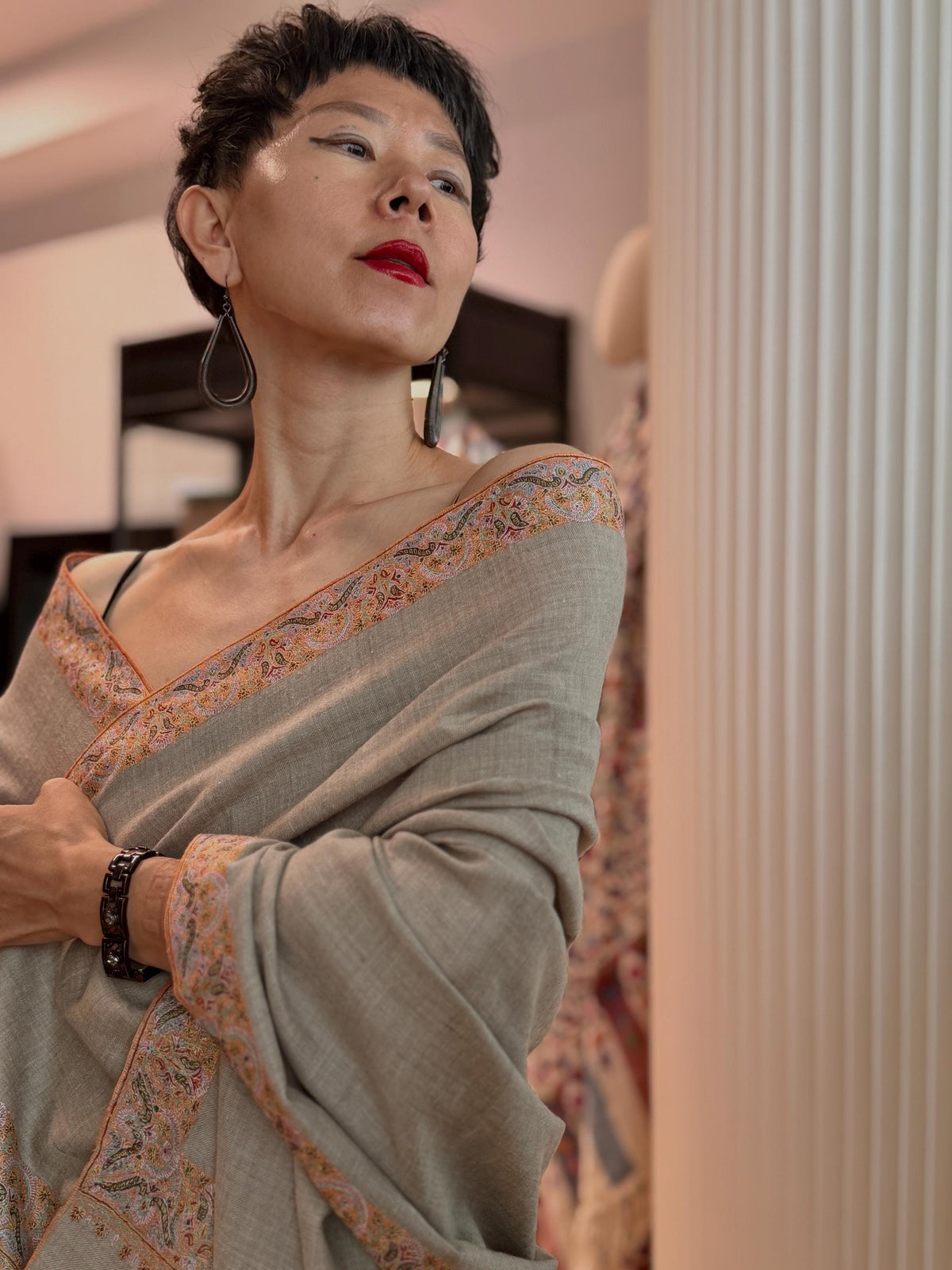 Vintage Offwhite Dhoor Embroidered Pashmina Shawl with Paisley Designs