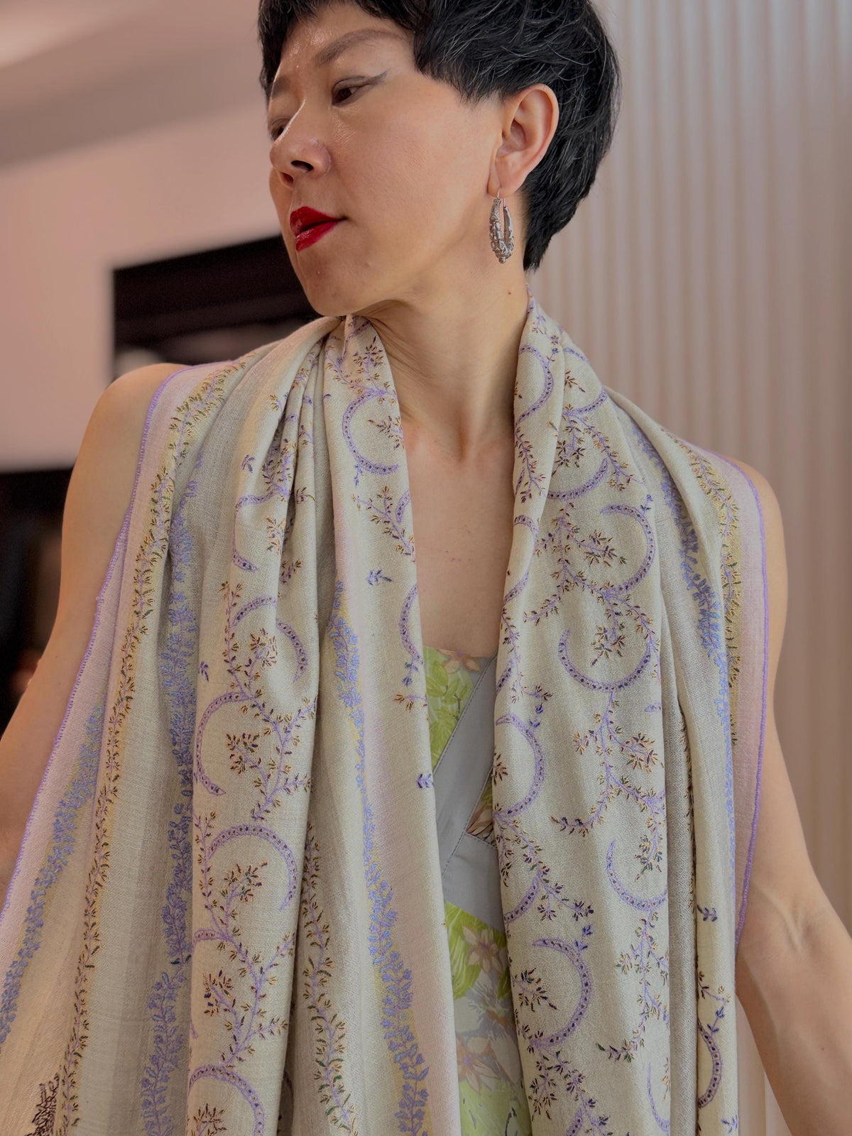 Ivory Jaal Embroidery Pashmina Shawl with Elegant Katraaz Design