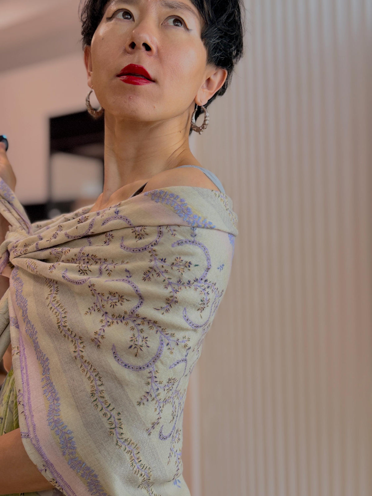 Ivory Jaal Embroidery Pashmina Shawl with Elegant Katraaz Design