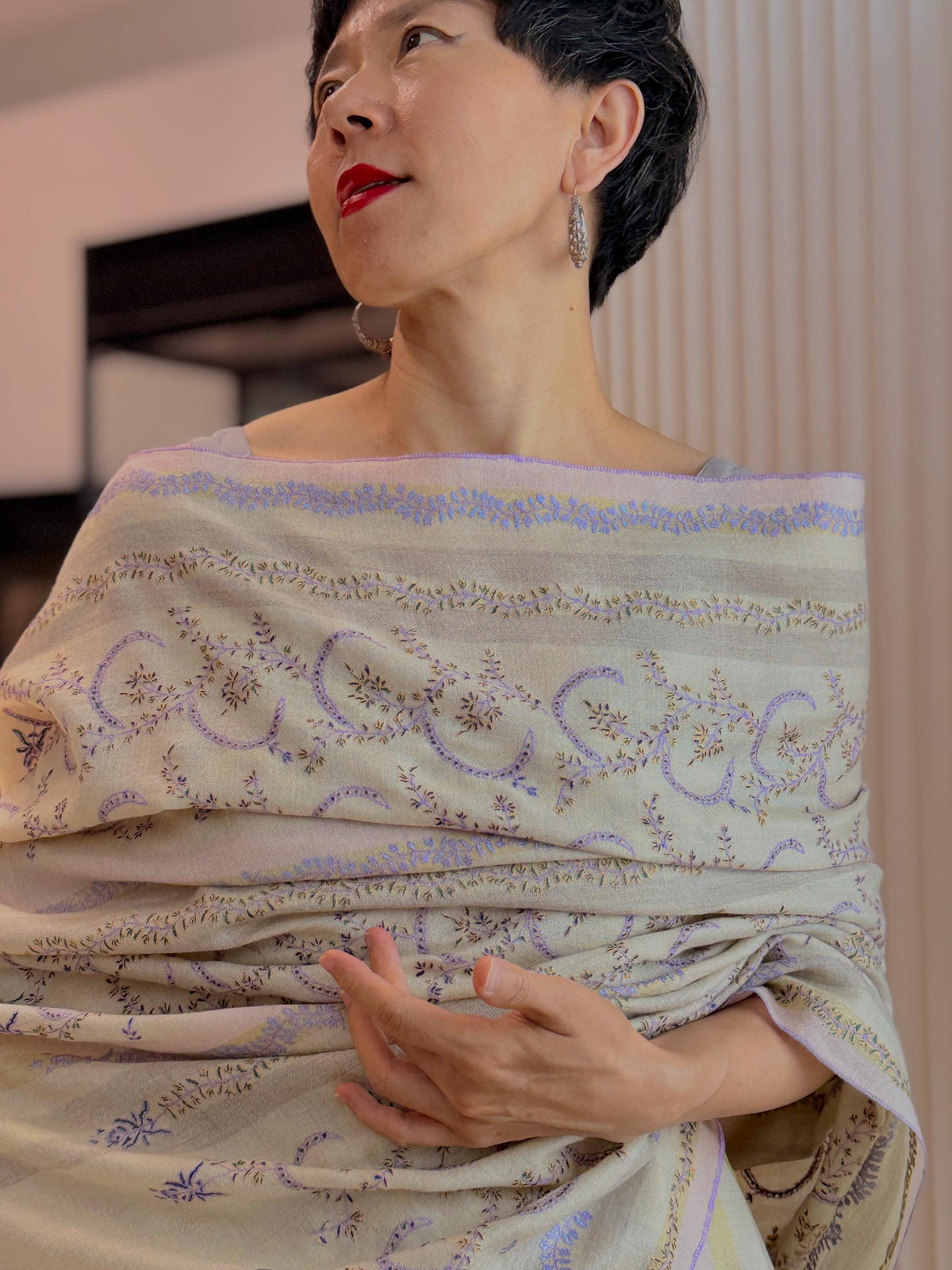 Ivory Jaal Embroidery Pashmina Shawl with Elegant Katraaz Design