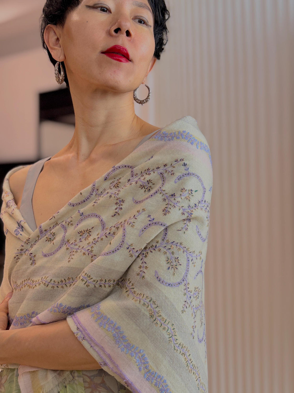 Ivory Jaal Embroidery Pashmina Shawl with Elegant Katraaz Design