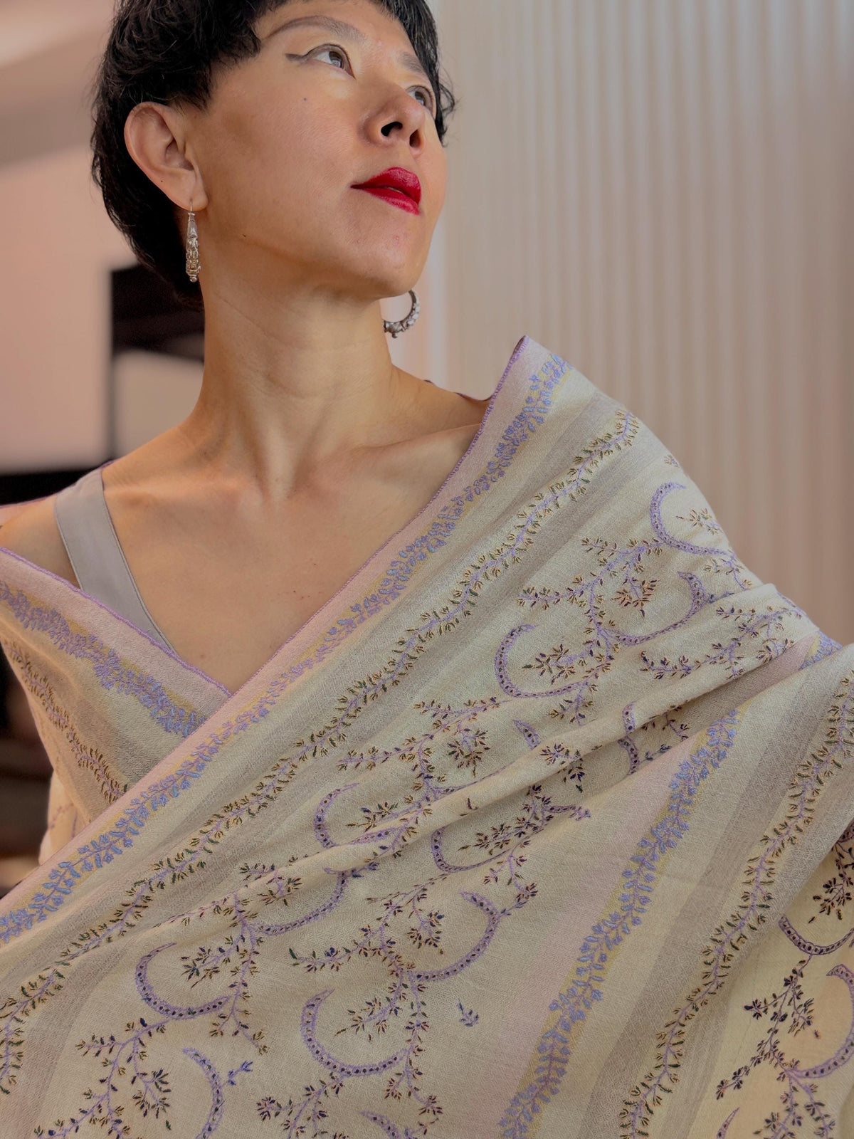 Ivory Jaal Embroidery Pashmina Shawl with Elegant Katraaz Design