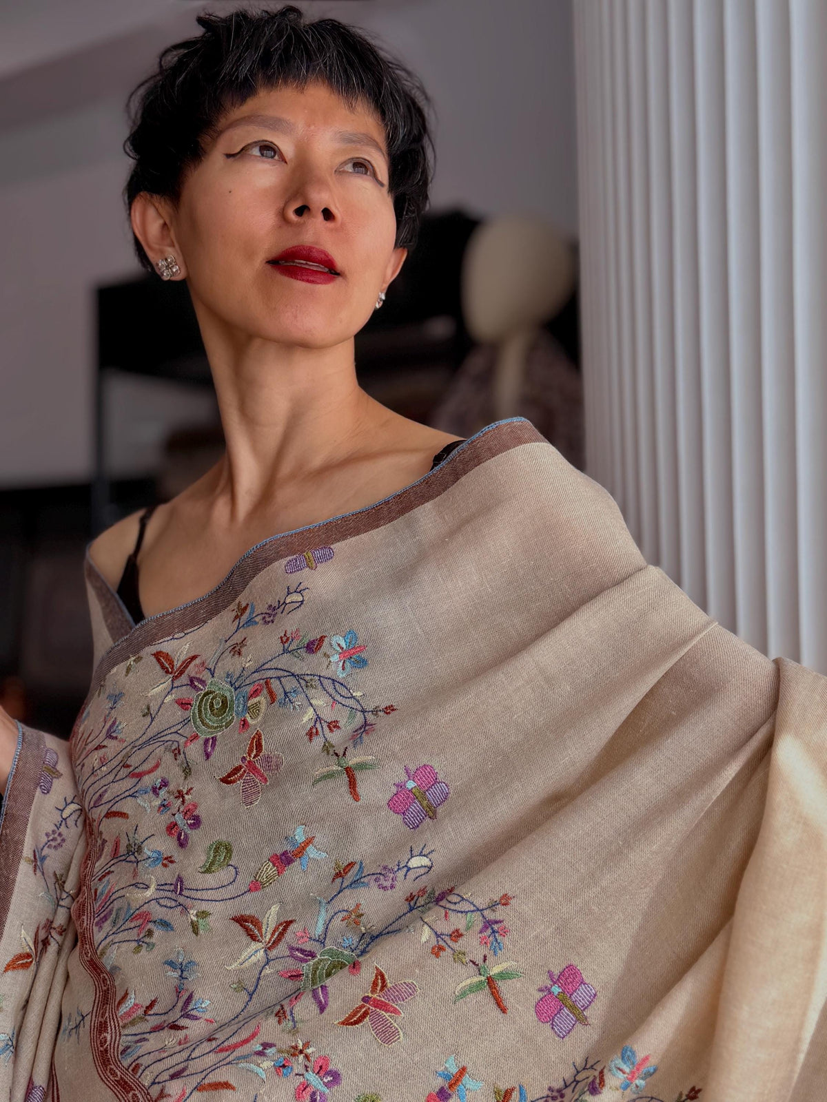 Ivory Palla Embroidered Pashmina Shawl with Modern Floral Design