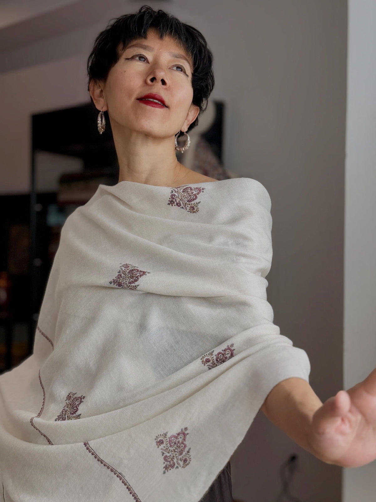 Extra Fine Ivory Silk Embroidered Pashmina Shawl with Elegant Buti Designs