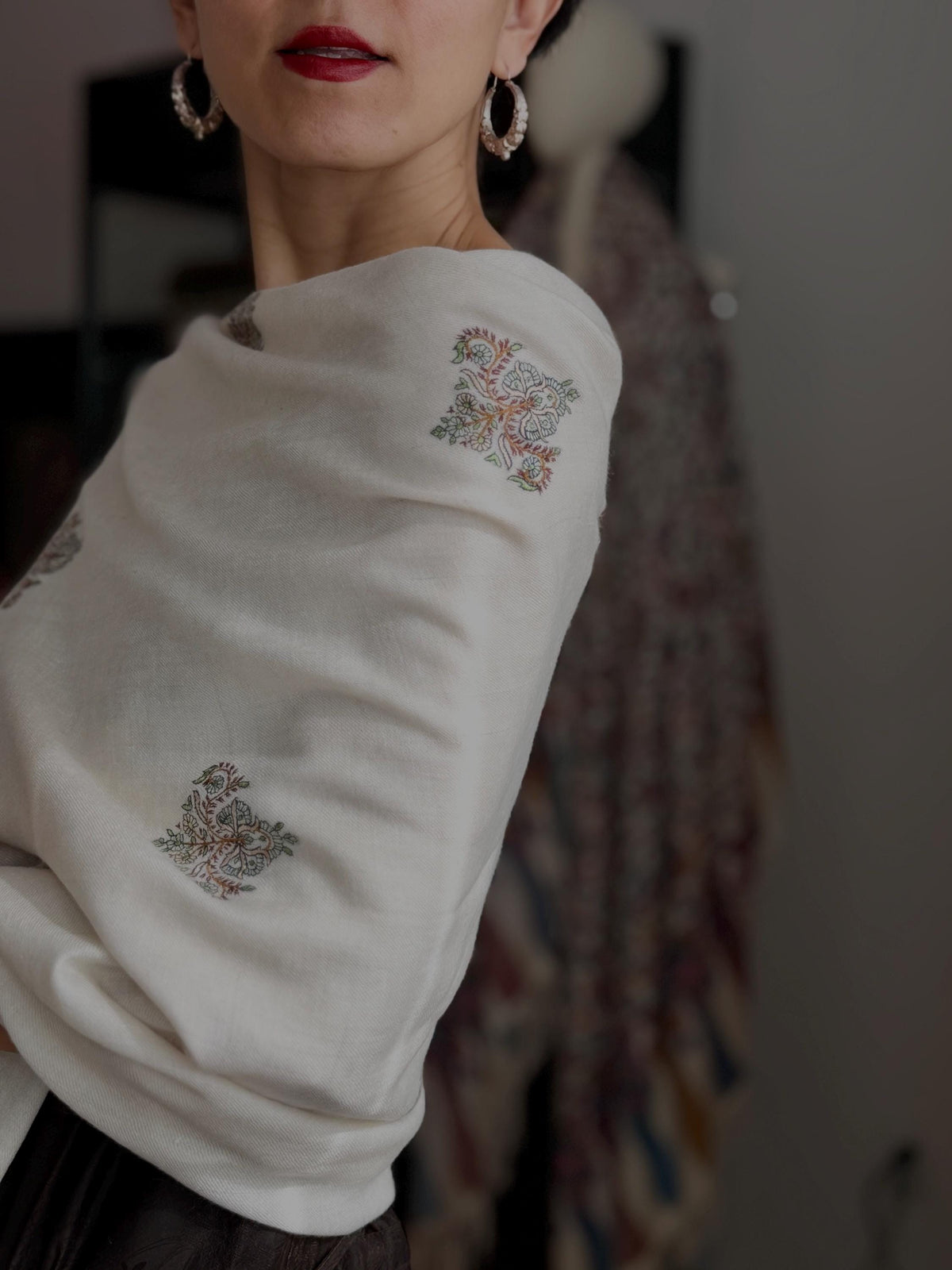 Extra Fine Ivory Silk Embroidered Pashmina Shawl with Elegant Buti Design