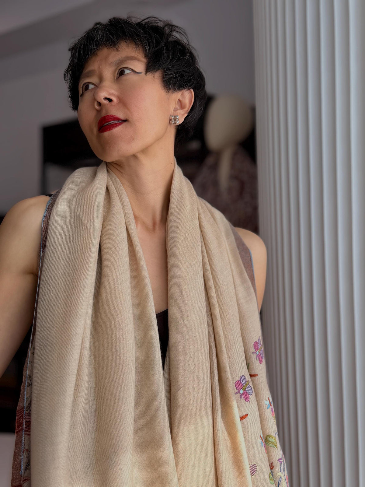 Ivory Palla Embroidered Pashmina Shawl with Modern Floral Design