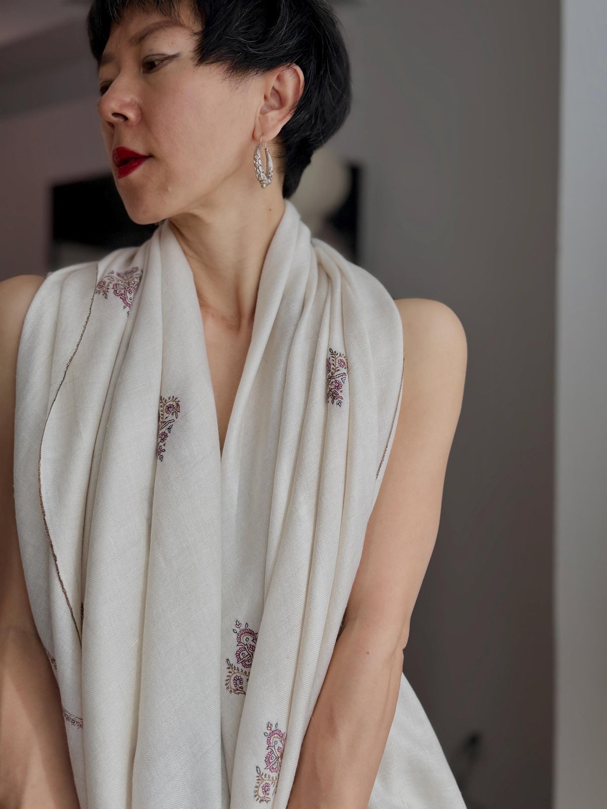 Extra Fine Ivory Silk Embroidered Pashmina Shawl with Elegant Buti Designs