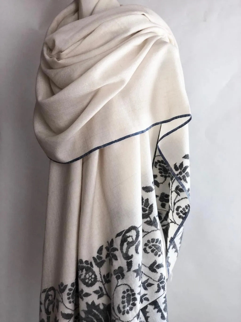 White Kani Palla Pashmina Shawl 2.5 Yard Chinar Design - the Atelier H