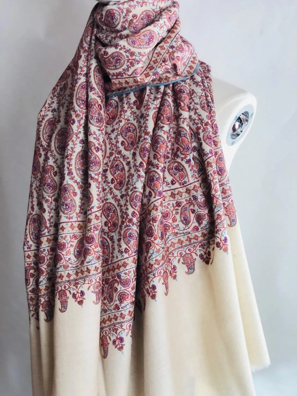 White Paisley Design Sozni Jamawar Pashmina Shawl - the Atelier H