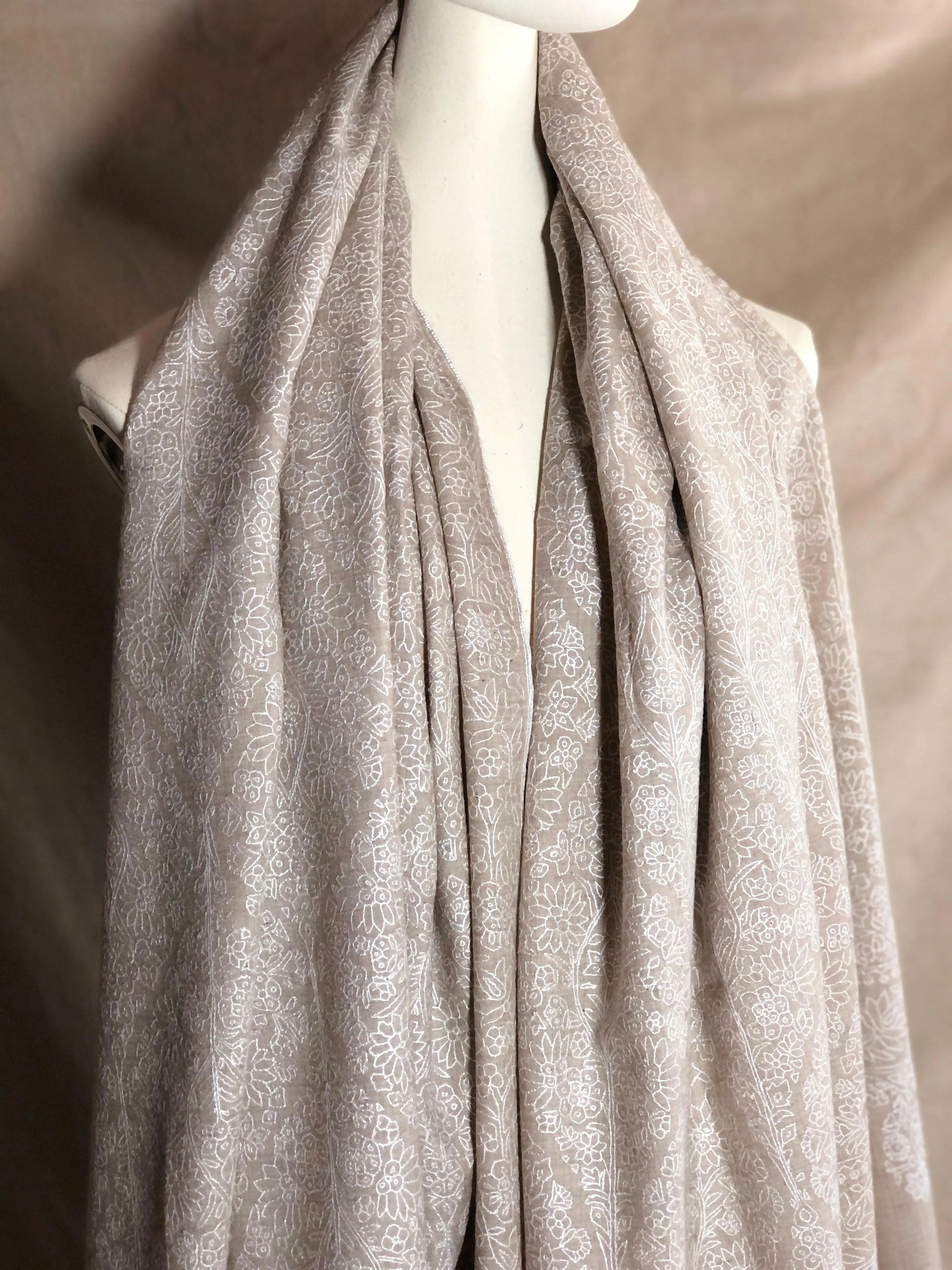 Natural Diamond Design Sozni Jamawar Pashmina Shawl - the Atelier H